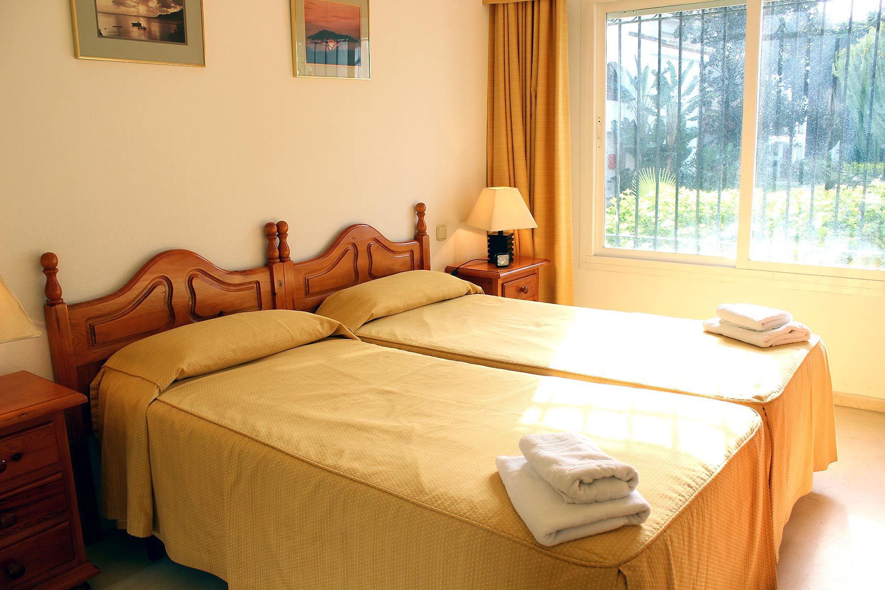 Locations appartements Estepona Chambre avec deux lits simples