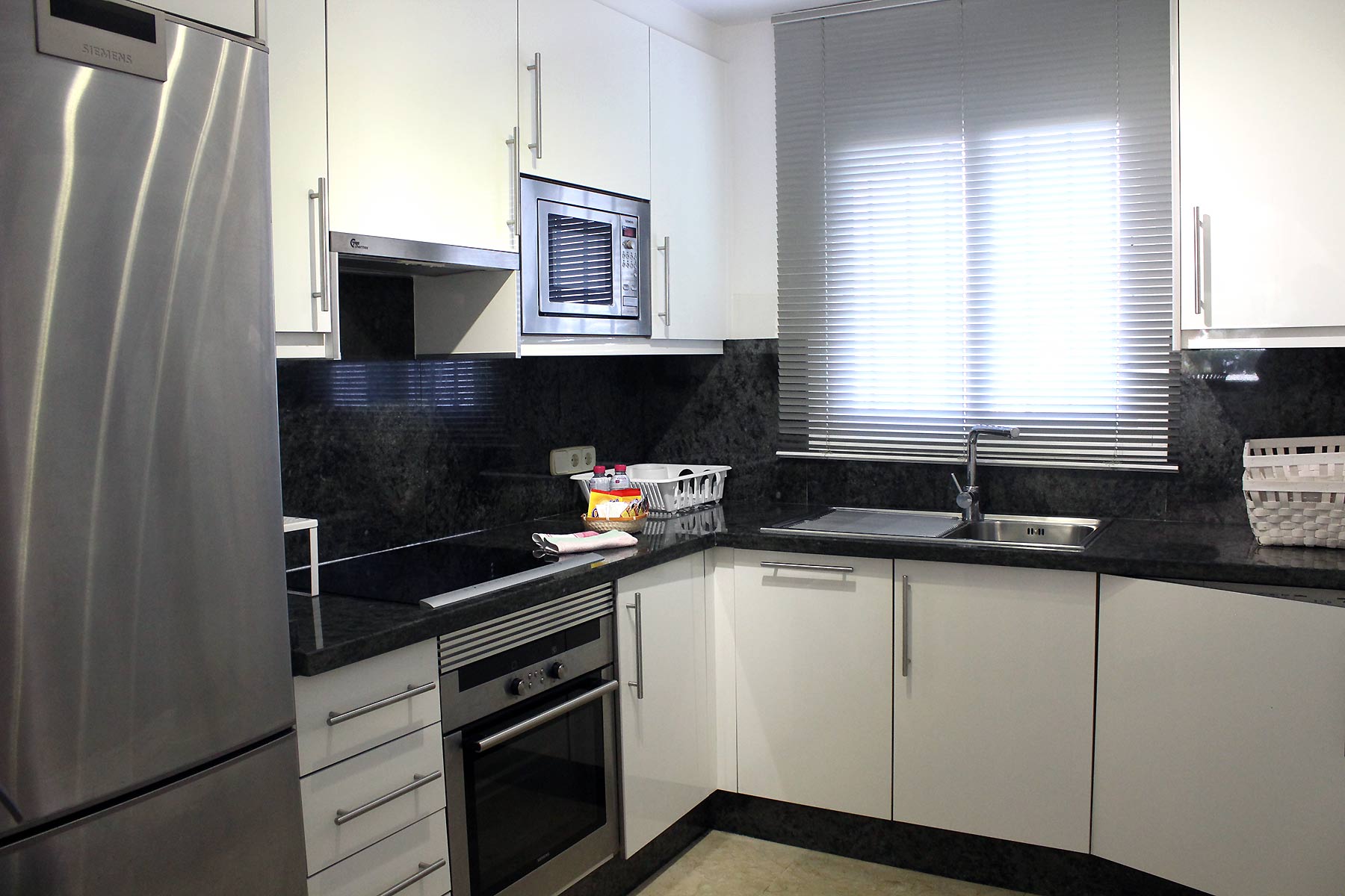 Alquiler apartamentos Estepona Cocina equipada