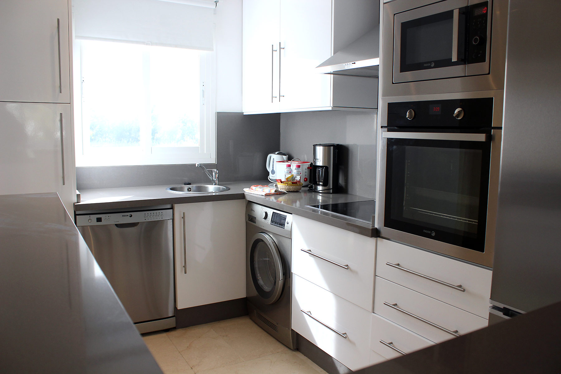 Alquiler apartamentos Estepona Cocina equipada