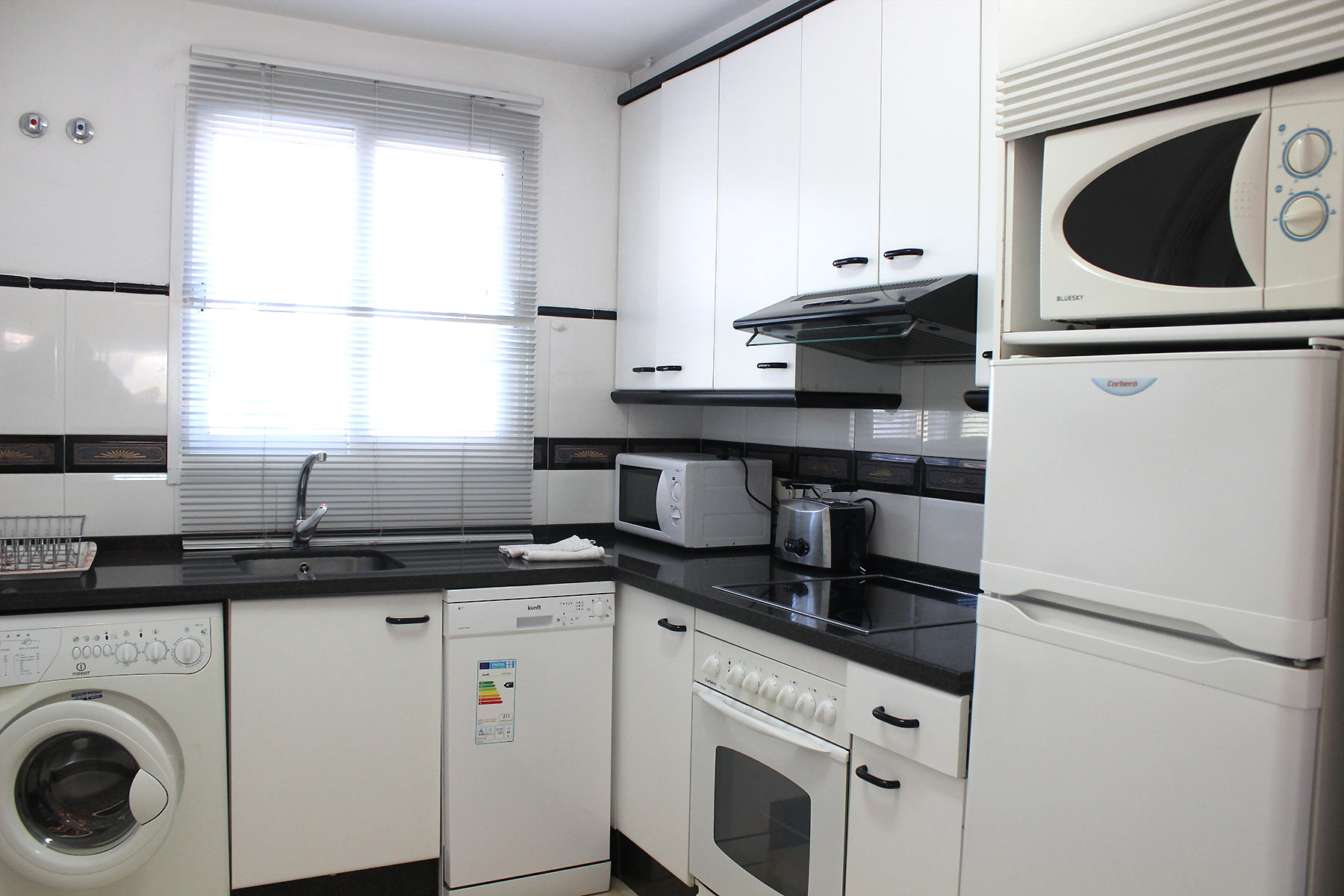 Holiday apartments Estepona Fully fitted kitchen