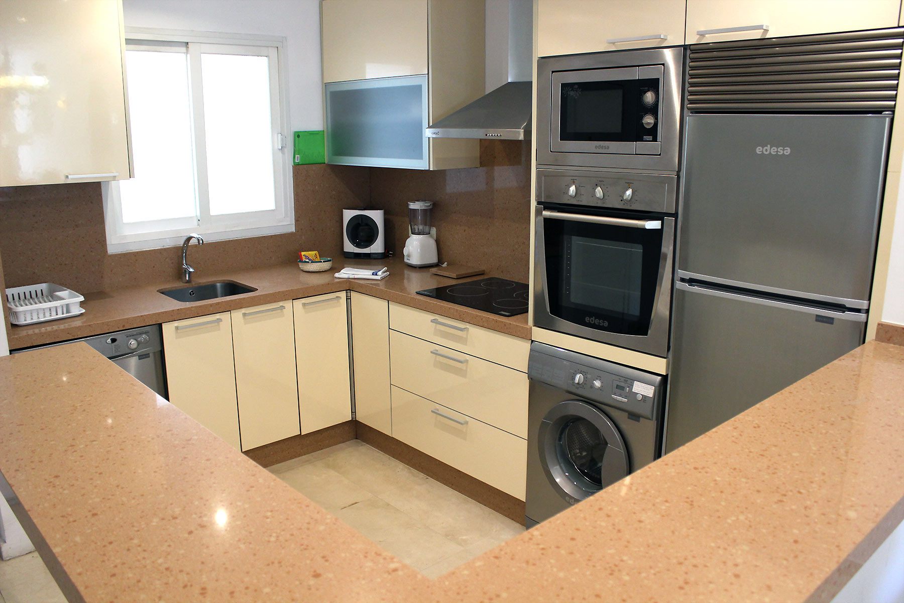 Alquiler apartamentos Estepona Cocina equipada
