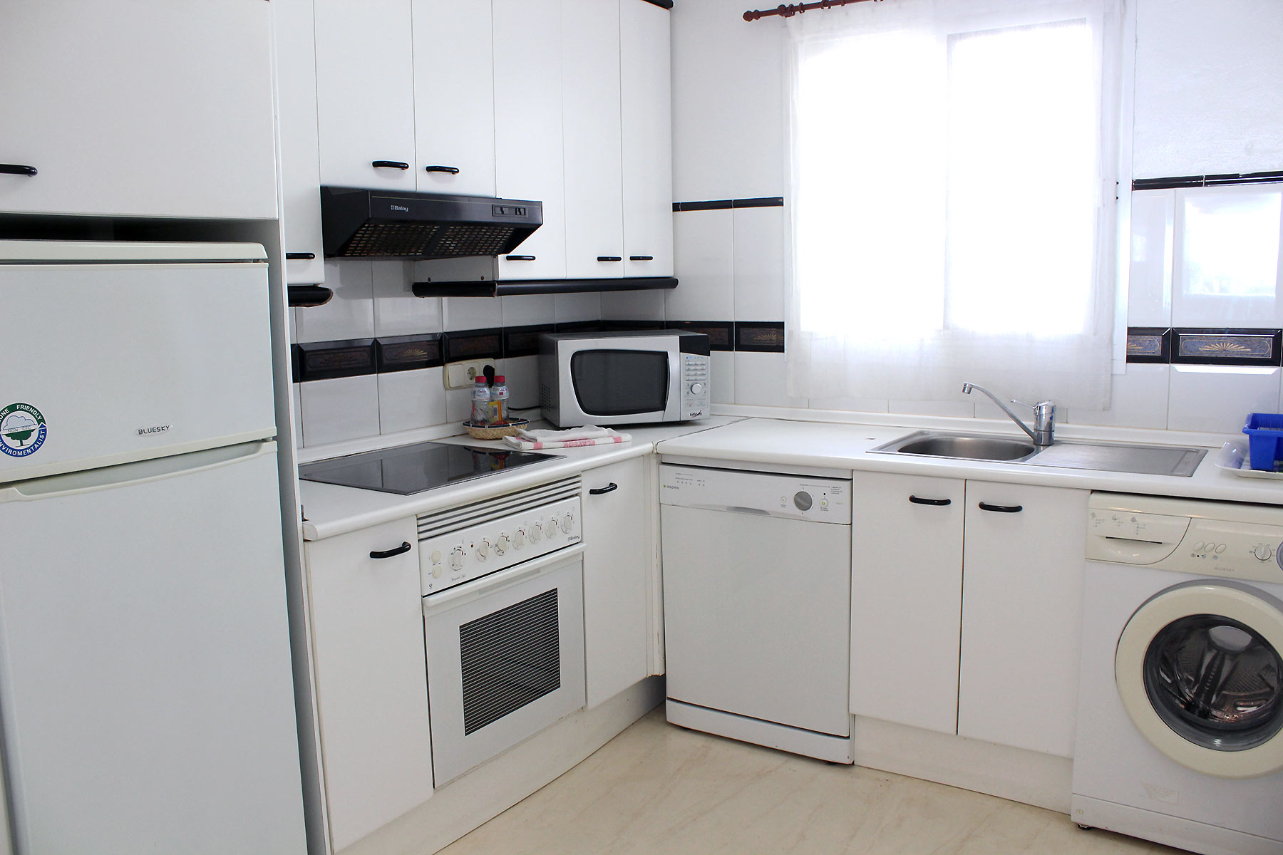 Alquiler apartamentos Estepona Cocina equipada