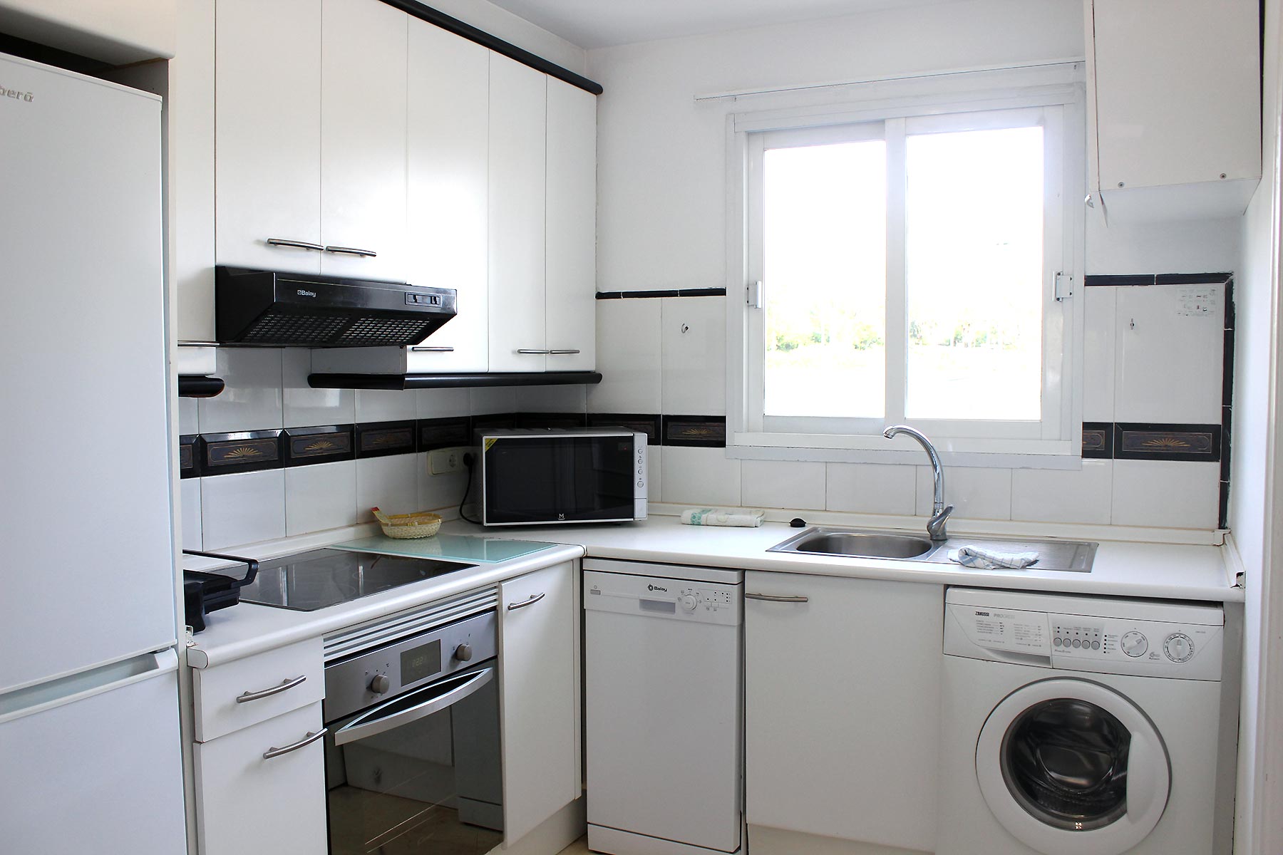 Alquiler apartamentos Estepona Cocina equipada