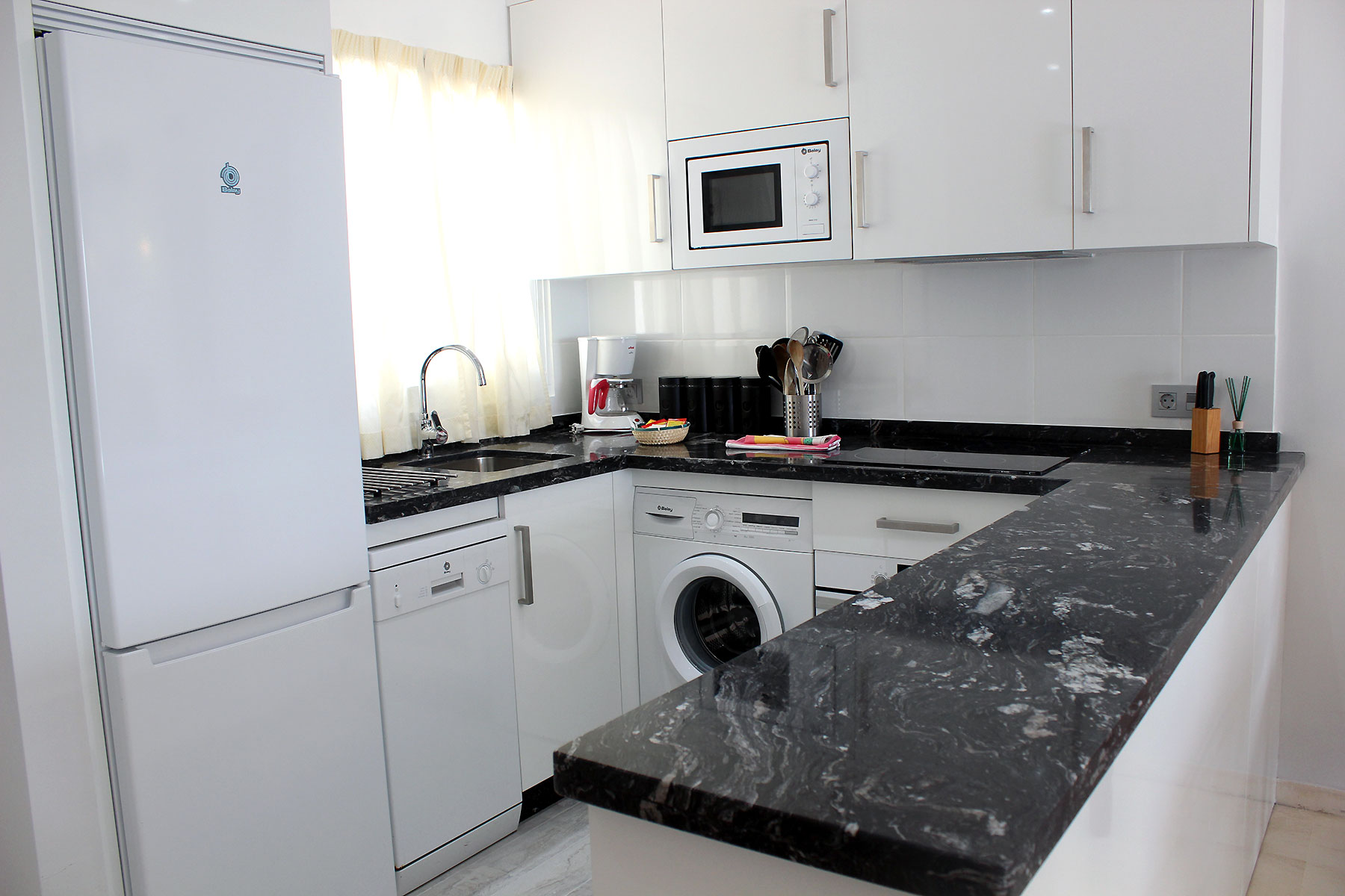 Alquiler apartamentos Estepona Cocina totalmente equipada