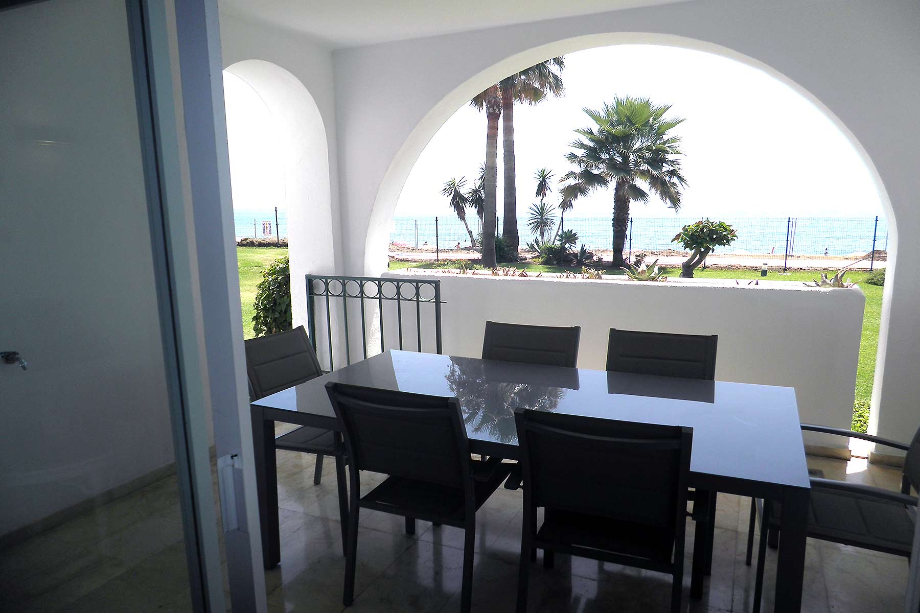 Alquiler apartamentos Estepona Terraza vistas al mar