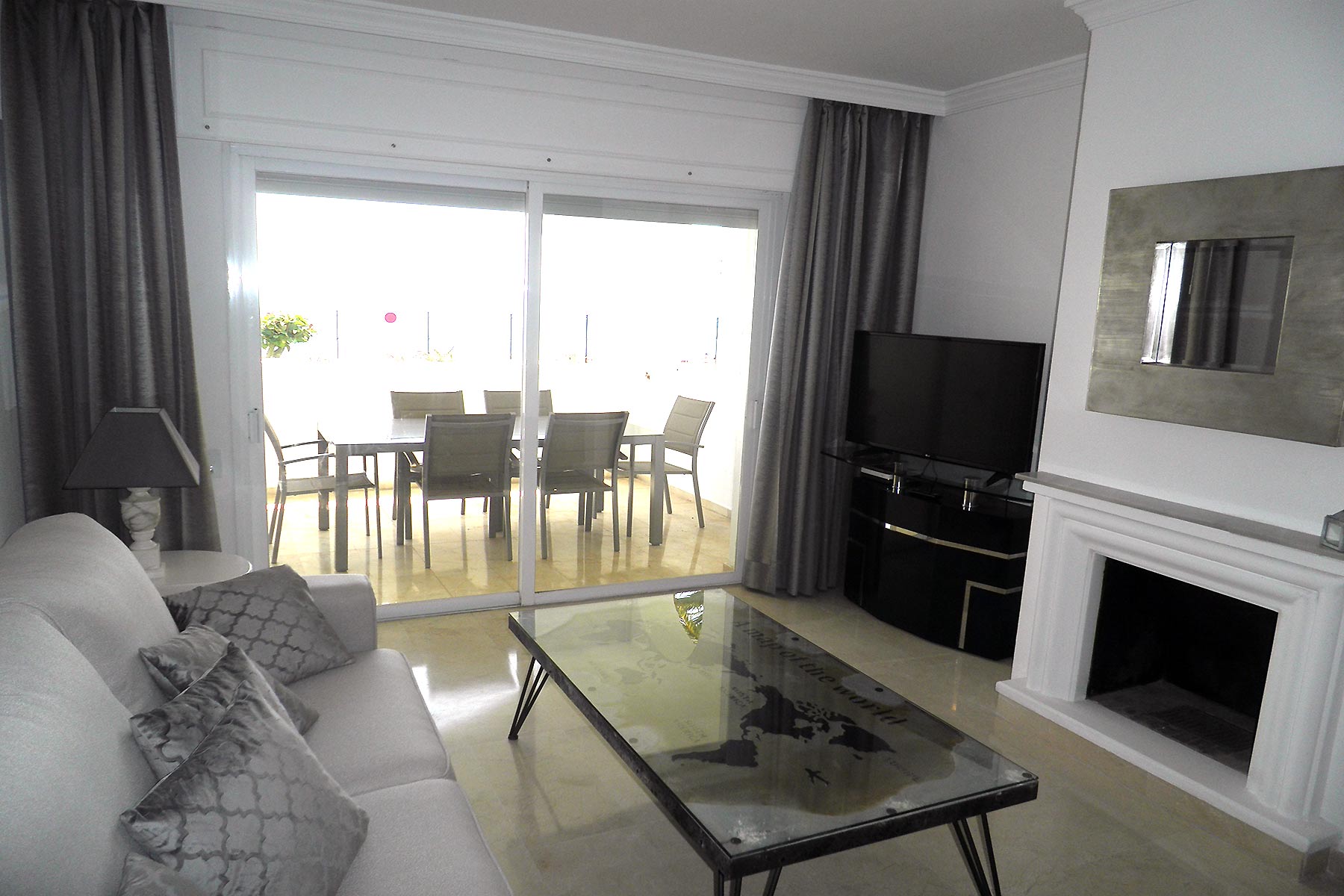 Alquiler apartamentos Estepona Salón comedor