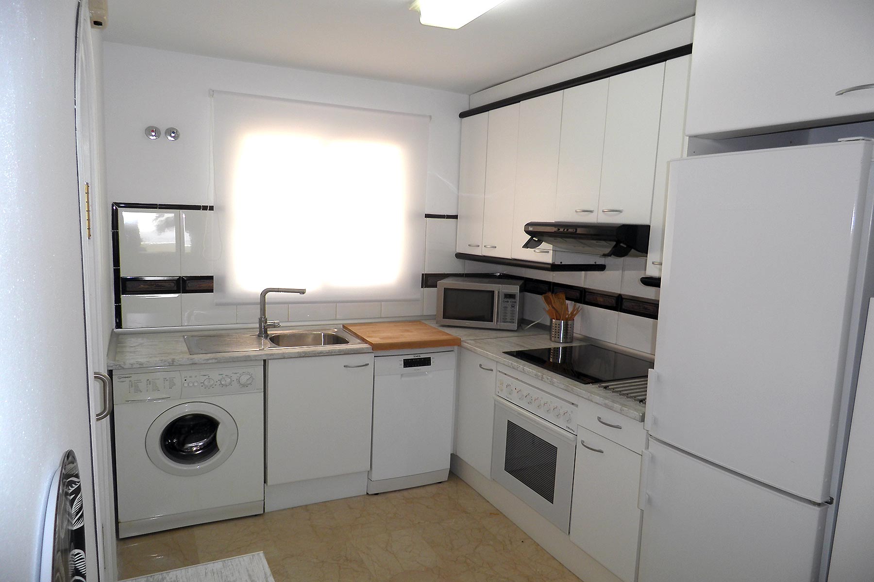 Alquiler apartamentos Estepona Cocina equipada 