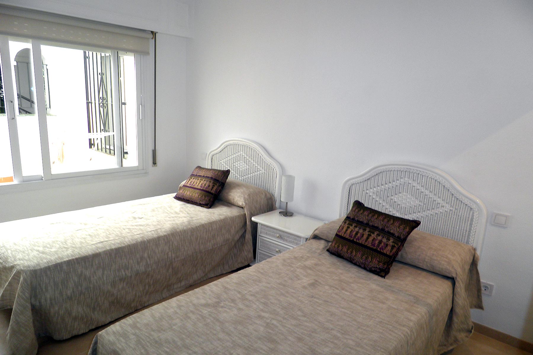 Holiday apartments Estepona Bedroom single beds