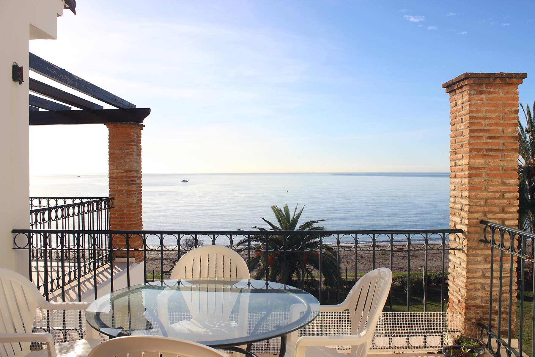 Alquiler apartamentos Estepona Terraza vistas al mar