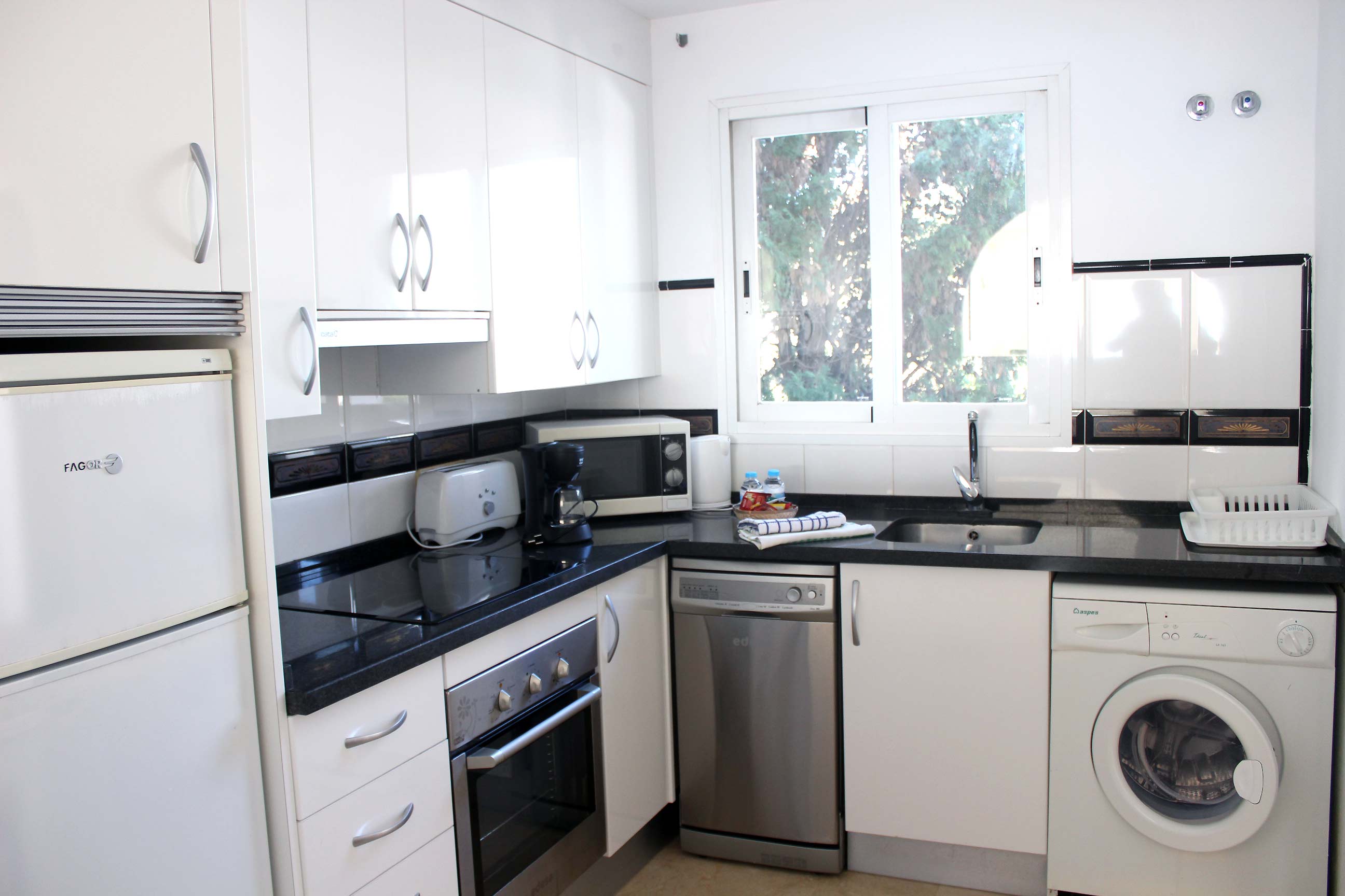 Alquiler apartamentos Estepona Cocina equipada