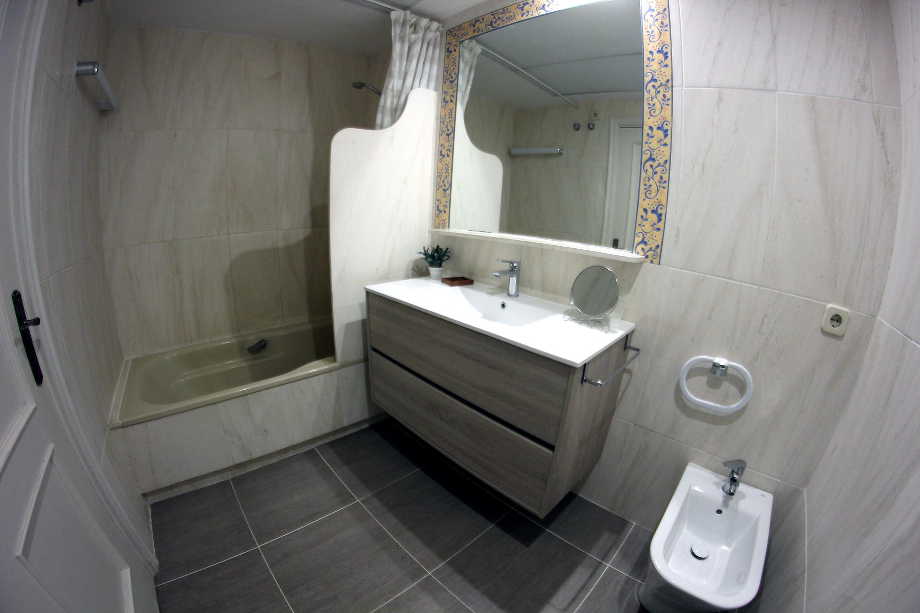 Holiday apartments Estepona Bathroom