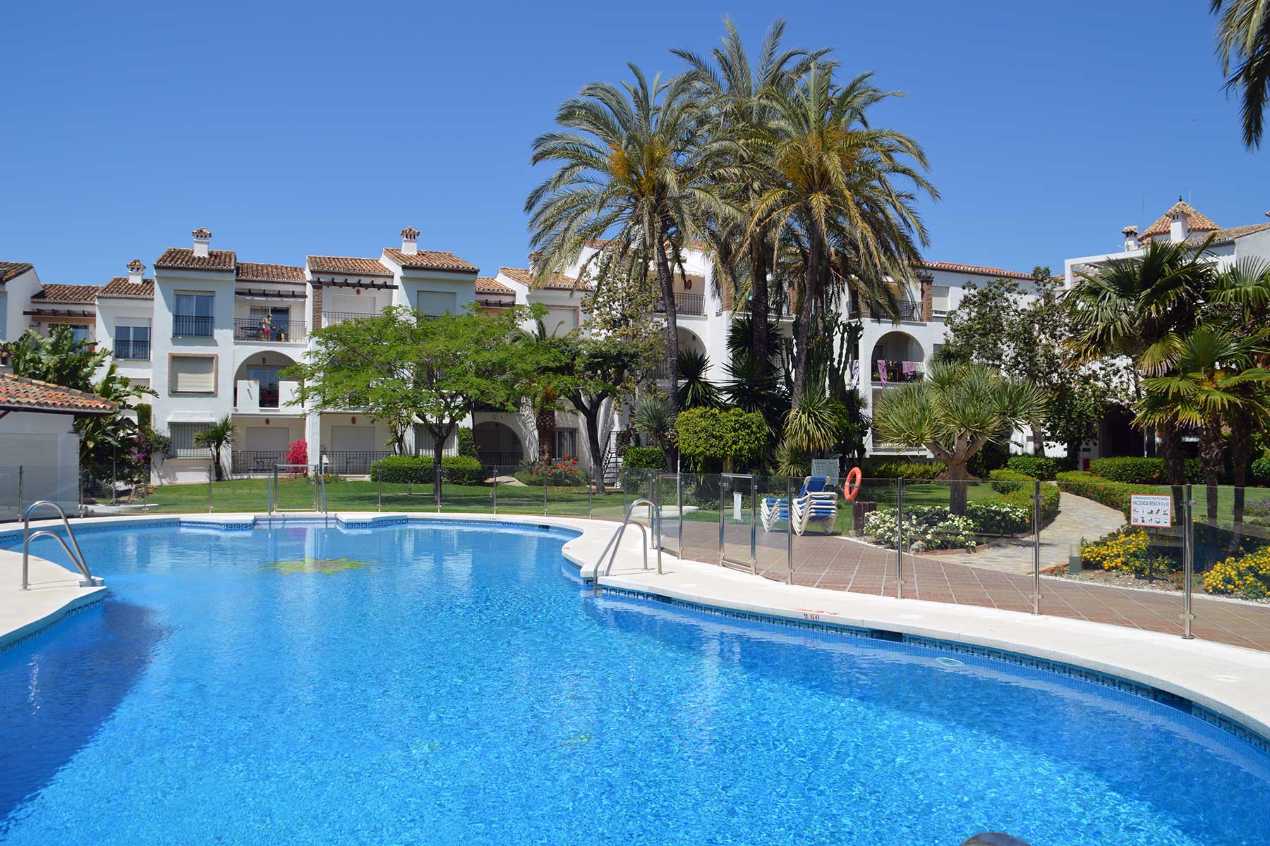 Holiday apartments Estepona Shared pool