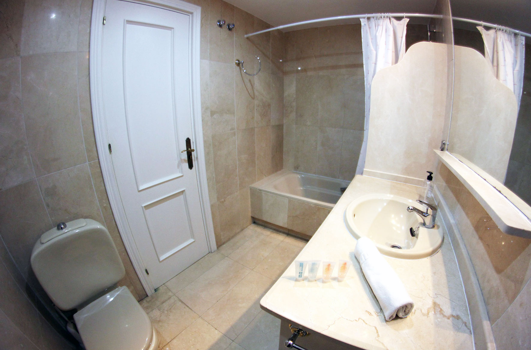 Alquiler apartamentos Estepona Cuarto de baño
