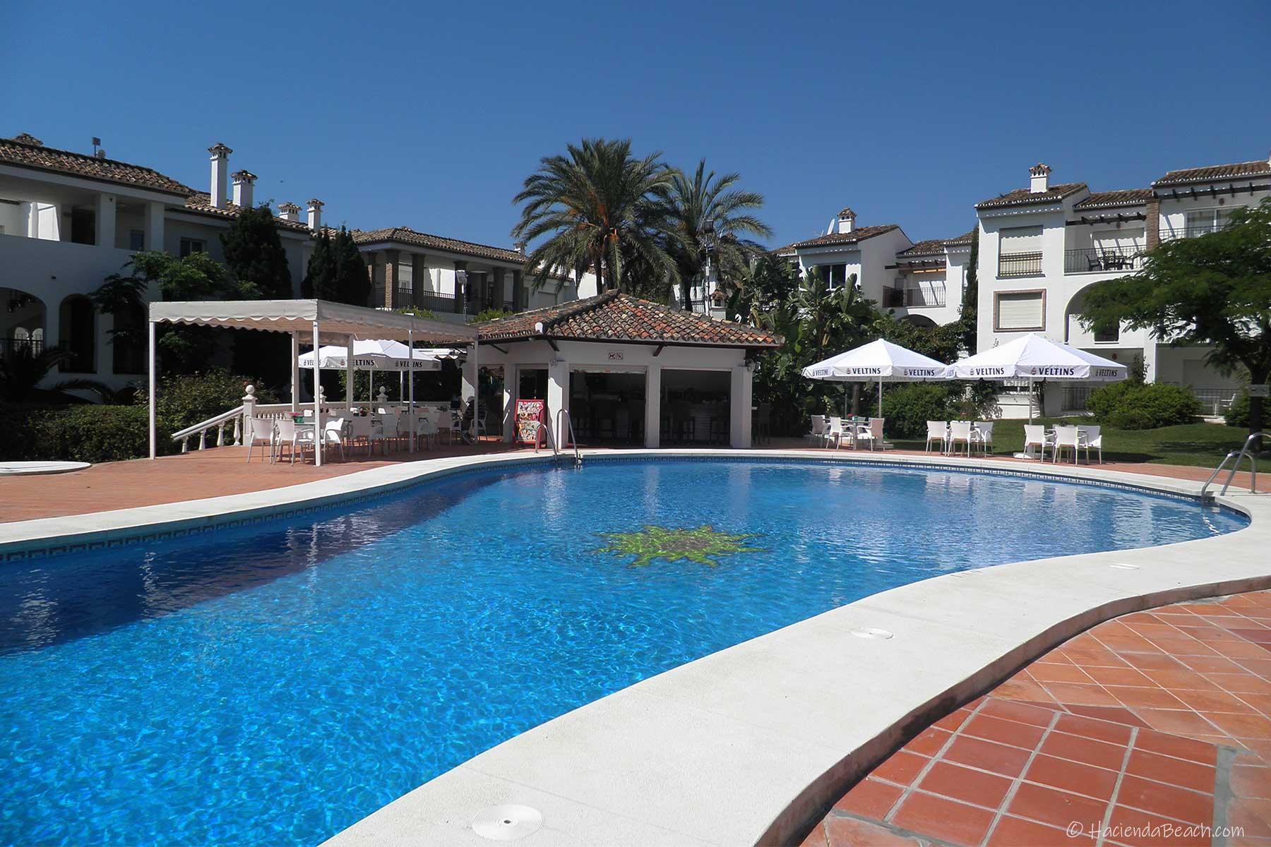 Alquiler apartamentos Estepona Piscina de la residencia 