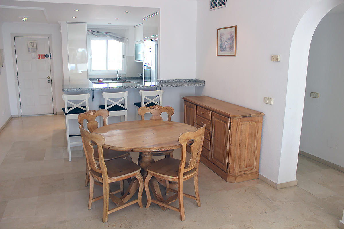 Alquiler apartamentos Estepona Salón comedor 
