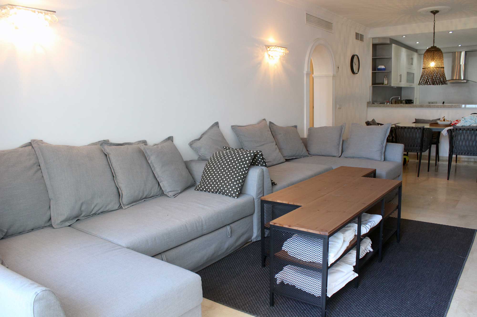 Alquiler apartamentos Estepona Salón comedor 