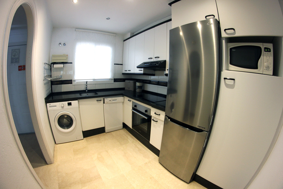 Alquiler apartamentos Estepona Cocina equipada