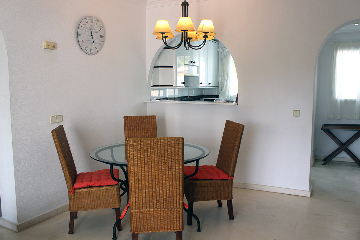Alquiler apartamentos Estepona Comedor 