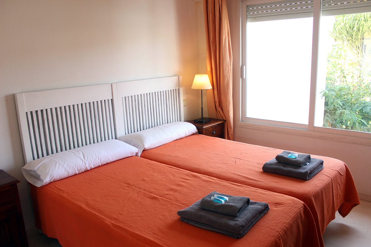 Alquiler apartamentos Estepona Dormitorio camas simples