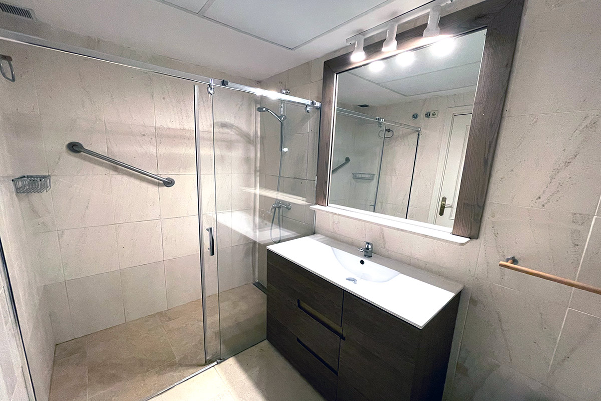 Alquiler apartamentos Estepona Cuarto de baño ducha Italiana