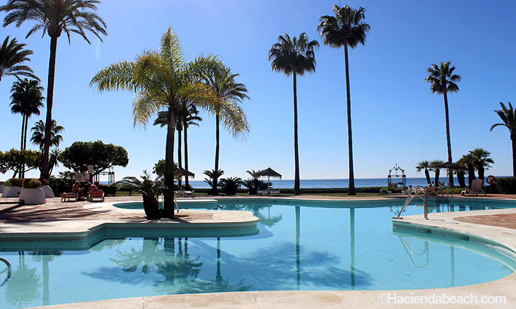 Alcazaba Beach piscina