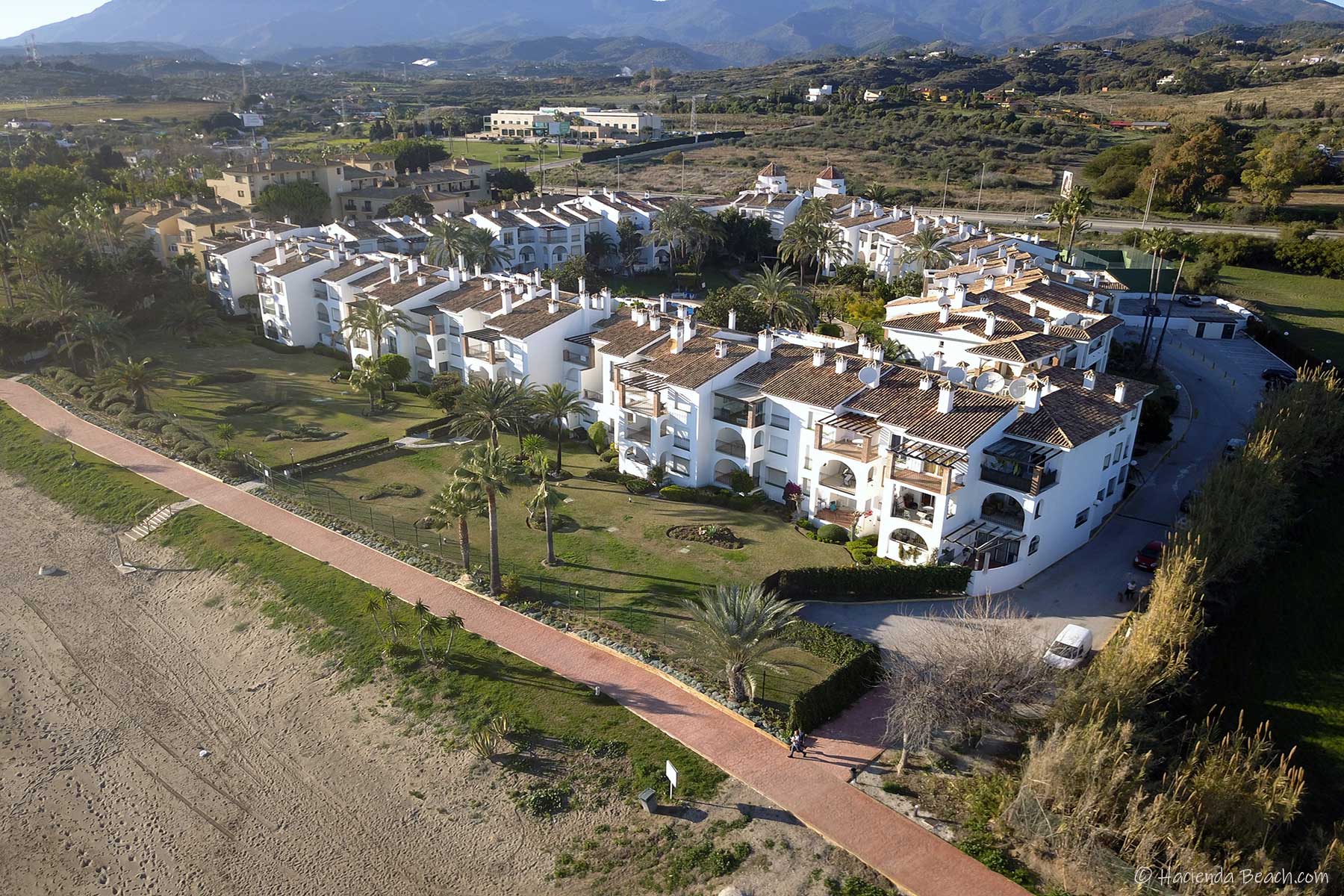 Hacienda Beach Estepona desde la playa